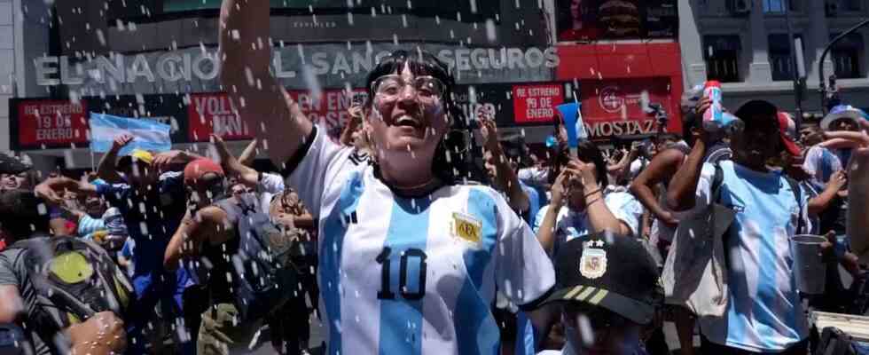 1671402806 Argentinien und Messi Weltmeister nach Elfmeterschiessen in verruecktem Finale