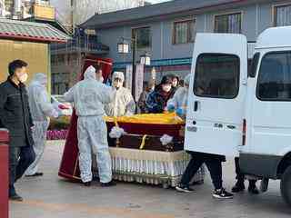 Volle crematoria en dichte scholen: zo gaat het nu met corona in China