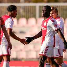Ajax zeigt Widerstandsfaehigkeit mit B Team und verzeichnet einen 54 Trainingssieg gegen