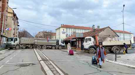 Belgrad fordert Kosovo Serben auf Barrikaden zu entfernen — World