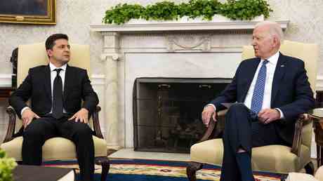 Biden und Selenskyj diskutieren ueber moegliches Ende des Ukraine Konflikts –