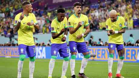 Brasilien faehrt an Suedkorea vorbei und erreicht das Viertelfinale in