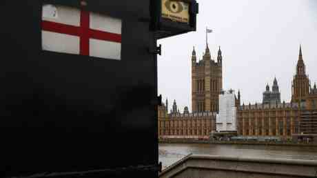 Das britische Parlament fuehrt einen Fragebogen zum „aufgeweckten Unsinn ein