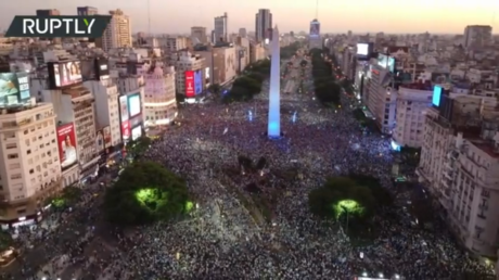 Drohnenaufnahmen fangen gewaltige WM Feierlichkeiten in Argentinien ein VIDEO — Sport