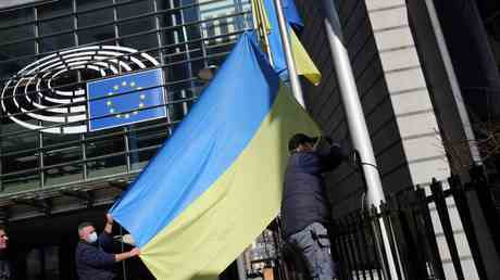 EU Nation verpruegelt die Ukraine wegen Minderheitengesetzes — World