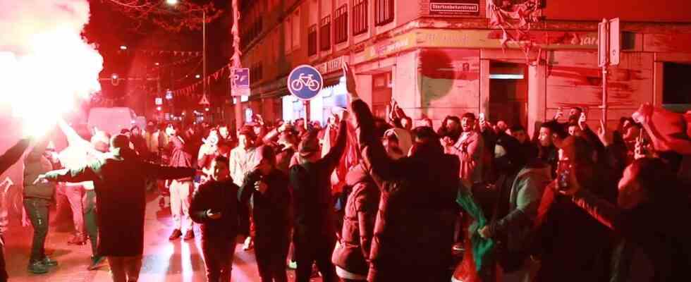 Feiernde Fussballfans sorgten in mehreren Staedten fuer Unruhe auch ME