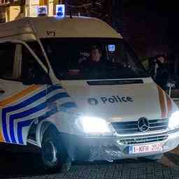 Hollaender mit Schusswunden aus Auto im Zentrum von Antwerpen geworfen