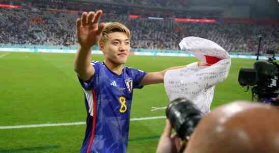 Japan und Suedkorea streben neuen Stunt an Fussball Weltmeisterschaft