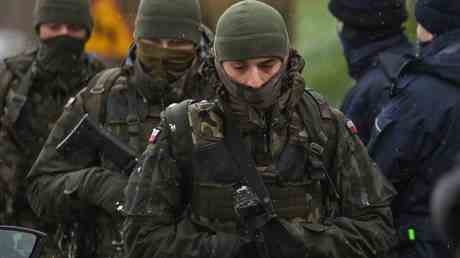 NATO Mitglied fordert Zivilisten auf sich einer militaerischen Ausbildung zu unterziehen