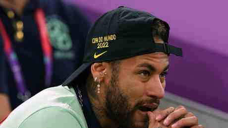 Neymar steht vor einem WM Fitnessrennen inmitten schlechter Nachrichten fuer Jesus
