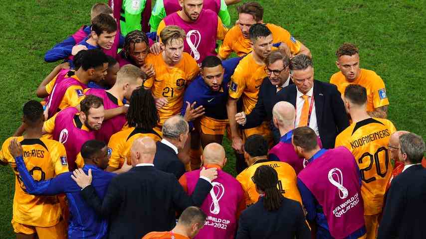 Orange Spieler schliessen „hervorragende Van Gaal Aera mit „verruecktem Gefuehl Fussball