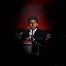 Peruanischer Praesident angeklagt nachdem er versucht hatte das Parlament aufzuloesen
