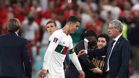 Portugals Trainer bedauert Ronaldos Brueskierung nicht — Sport