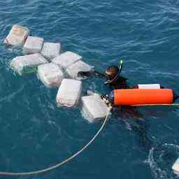 Riesige Drogenexplosion von 97 Tonnen Kokain im Karibischen Meer