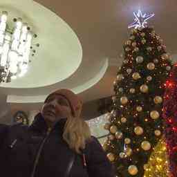 Videos Ukrainer verwandeln U Bahn Station in unterirdischen Weihnachtsplatz