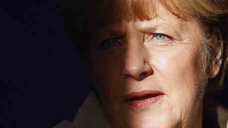 Wie koennen wir Angela Merkels bombastische Enthuellungen ueber das Ukraine Friedensabkommen