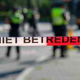 Zweiter Verdaechtiger 15 wegen Schiesserei in Amsterdam festgenommen Innere