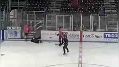 „All trans Hockeyspiel fuehrt zu einer Kopfverletzung bei einer Spielerin VIDEO —