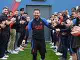 Messi meldt zich halve maand na wereldtitel onder applaus weer bij PSG