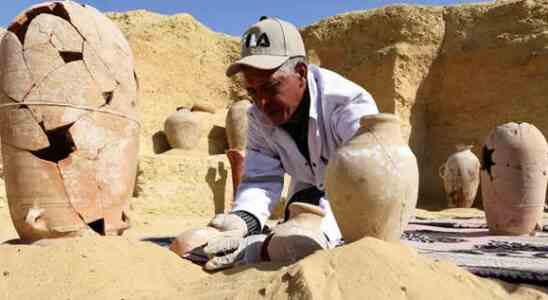Aegypten enthuellt Graeber und Sarkophage bei neuen Ausgrabungen