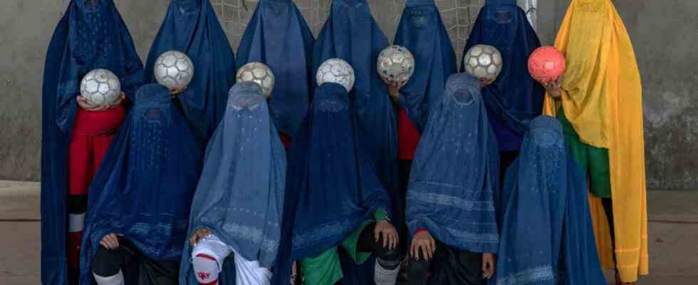 Afghanische Sportlerinnen die vom Spiel ausgeschlossen sind fuerchten Taliban Drohungen