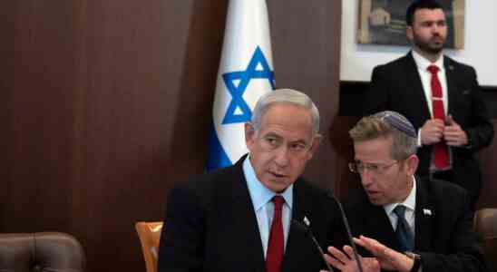 Benjamin Netanjahu entlaesst Kabinettsmitglied und beachtet Gerichtsurteil