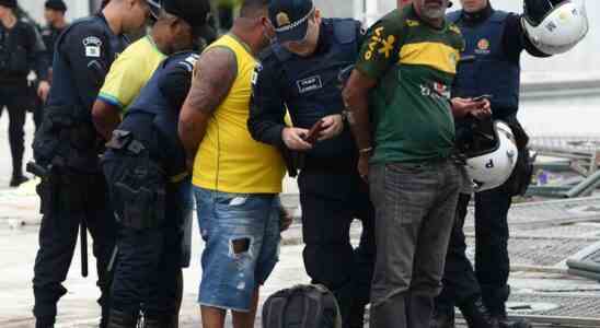 Brasilianische Truppen beenden Besetzung von Regierungsgebaeuden Hunderte von Verhaftungen