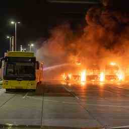Busverkehr in Utrecht durch Grossbrand auf Parkplatz gestoert Innere
