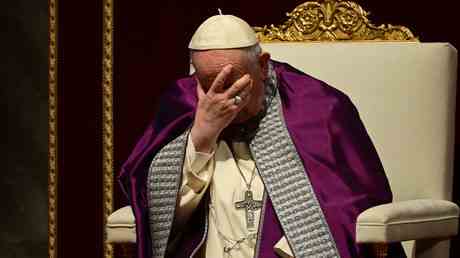 Cardinal behauptet „geheimes Komplott um Papst Franziskus zu stuerzen –