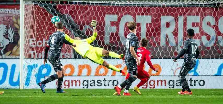 Der FC Twente nimmt die Eredivisie mit einem Sieg ueber