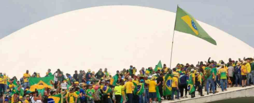Der Oberste Gerichtshof Brasiliens willigt ein Bolsonaro wegen Aufruhrs zu