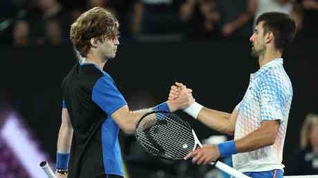Der ruecksichtslose Djokovic stuermt bei den Australian Open VIDEO an