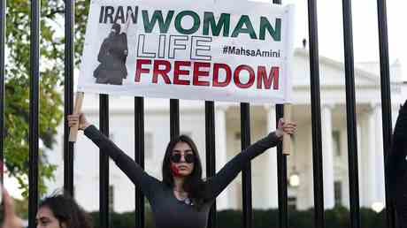 Die Anti Iran Berichterstattung westlicher Medien verzichtet auf journalistische Integritaet um Hass
