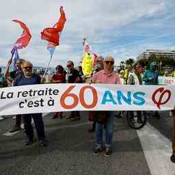 Die franzoesische Regierung will das Rentenalter bis 2030 auf 64