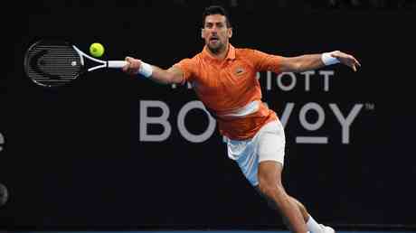 Djokovic besiegt Medvedev im Halbfinale — Sport