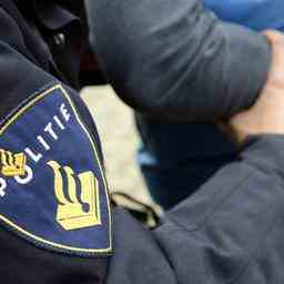 Drei Minderjaehrige bleiben wegen Verdachts auf Messerstecherei in Zelle Haager