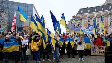 EU billigt neues Ruestungspaket fuer die Ukraine — RT Deutsch