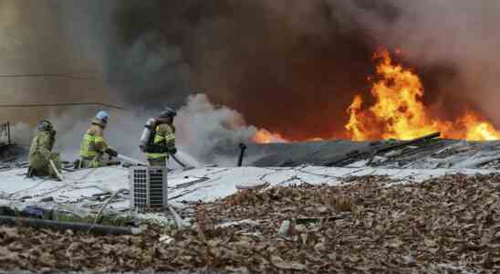 Etwa 500 Menschen werden nach einem Brand in einer suedkoreanischen