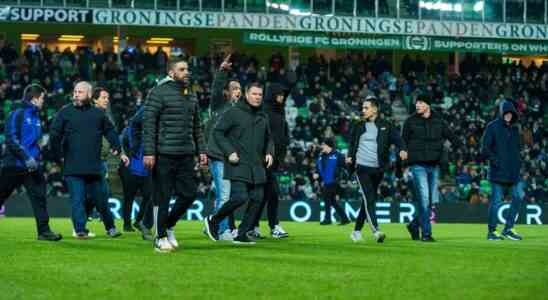 FC Groningen Trainer Van der Ree nach Feldsturm „Kann Enttaeuschung nachvollziehen