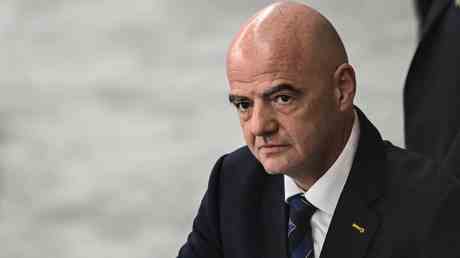FIFA Chef von Staatsanwaltschaft befragt — Sport