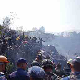 Flugzeug mit 72 Insassen in Nepal abgestuerzt mindestens 40 Tote