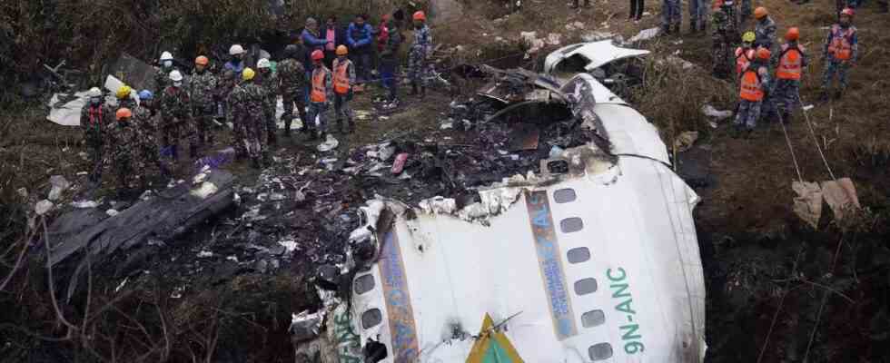 Flugzeugabsturz in Nepal Flugschreiber von Yeti Airlines soll in Singapur