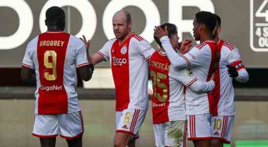 Geplagt Ajax setzt miese Serie mit Remis bei NEC