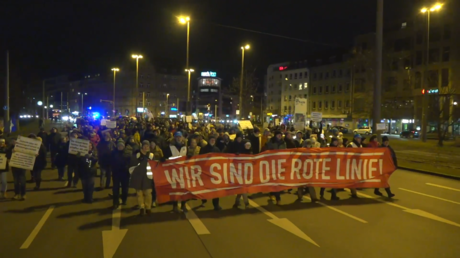 Hunderte protestieren gegen Deutschlands Ukraine Politik — RT Deutsch