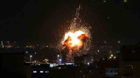 Israel bombardiert Gaza nach toedlichem Ueberfall — World