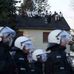 Kamerateam PowNed attackiert Braunkohle Demonstrationsdorf Luetzerath Allgemein