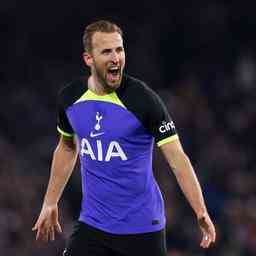 Kane schiesst Tottenham an Fulham vorbei um der beste Torschuetze