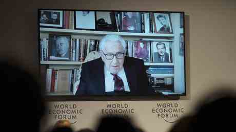 Kissinger bietet „aktualisierten Plan fuer die Ukraine an — World