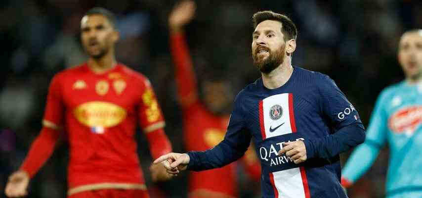 Messi traegt im ersten Spiel als Weltmeister mit einem Tor