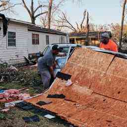Mindestens sechs Tote bei Tornado in Alabama Im Ausland